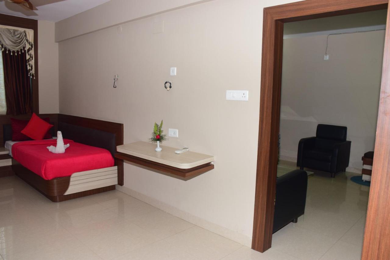 Hotel Landmark Puri Exterior photo
