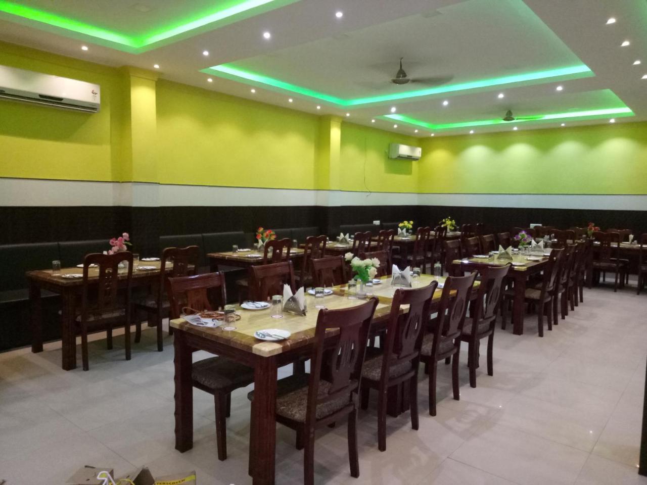 Hotel Landmark Puri Exterior photo