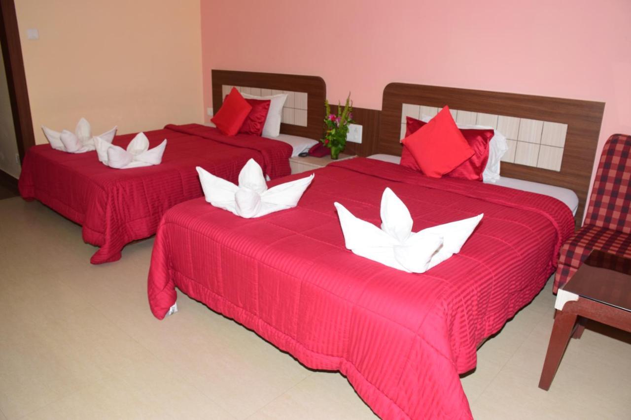 Hotel Landmark Puri Exterior photo